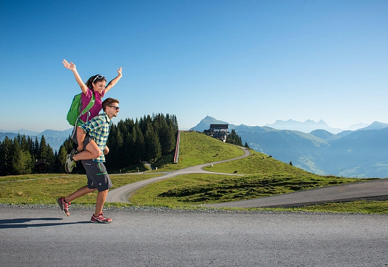 paarwanderncmichaelwerlbergerkitzbueheltourismus.jpg